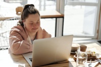 Artykuł Oligofrenopedagogika - czyli wszystko co powinieneś wiedzieć na temat prowadzenia zajęć edukacyjnych z osobami niepełnosprawnymi